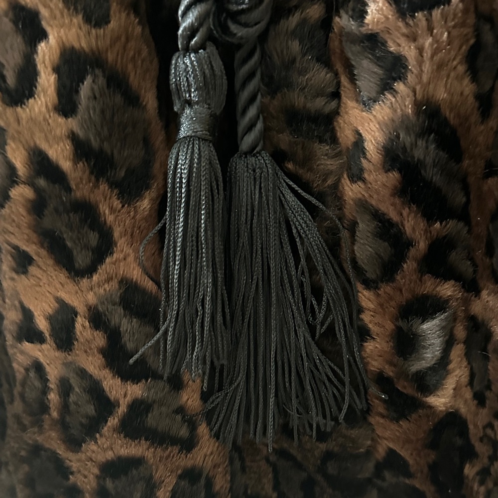 Vintage Made in USA Leopard Faux Fur Coat • Belted • Excellent Condition - Picture 4 of 9
